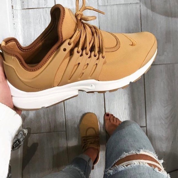 gold nike presto